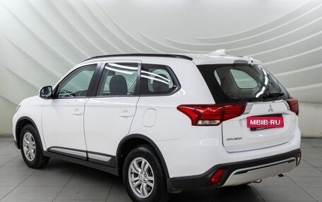 Mitsubishi Outlander III рестайлинг 3, 2021 год, 2 398 000 рублей, 5 фотография