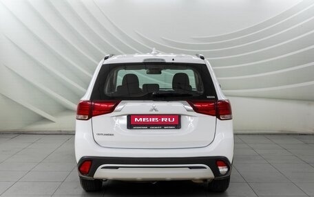 Mitsubishi Outlander III рестайлинг 3, 2021 год, 2 398 000 рублей, 6 фотография