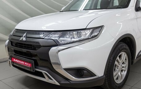 Mitsubishi Outlander III рестайлинг 3, 2021 год, 2 398 000 рублей, 9 фотография