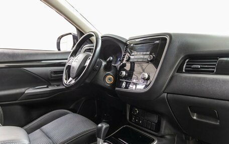 Mitsubishi Outlander III рестайлинг 3, 2021 год, 2 398 000 рублей, 28 фотография