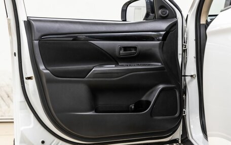 Mitsubishi Outlander III рестайлинг 3, 2021 год, 2 398 000 рублей, 22 фотография