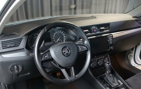 Skoda Superb III рестайлинг, 2017 год, 1 599 000 рублей, 9 фотография