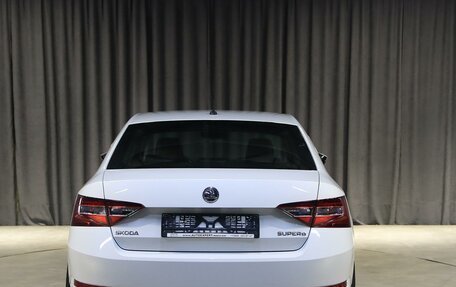 Skoda Superb III рестайлинг, 2017 год, 1 599 000 рублей, 15 фотография