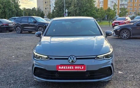 Volkswagen Golf VIII, 2023 год, 1 980 000 рублей, 2 фотография
