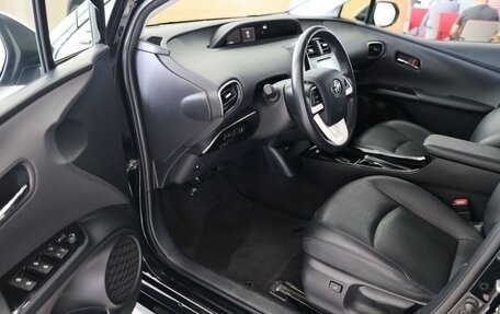 Toyota Prius IV XW50, 2017 год, 2 650 000 рублей, 13 фотография