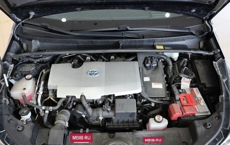 Toyota Prius IV XW50, 2017 год, 2 650 000 рублей, 12 фотография