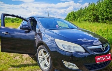 Opel Astra J, 2011 год, 735 000 рублей, 2 фотография