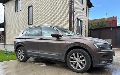 Volkswagen Tiguan II, 2017 год, 2 000 000 рублей, 2 фотография