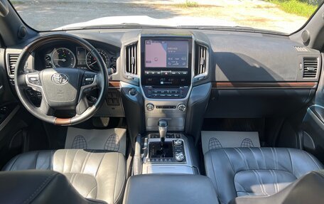 Toyota Land Cruiser 200, 2019 год, 8 990 000 рублей, 13 фотография