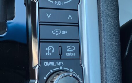 Toyota Land Cruiser 200, 2019 год, 8 990 000 рублей, 18 фотография