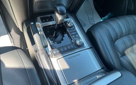 Toyota Land Cruiser 200, 2019 год, 8 990 000 рублей, 17 фотография