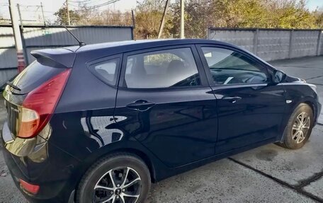 Hyundai Solaris II рестайлинг, 2013 год, 670 000 рублей, 3 фотография