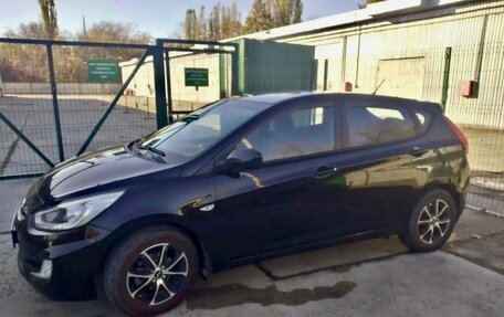 Hyundai Solaris II рестайлинг, 2013 год, 670 000 рублей, 4 фотография