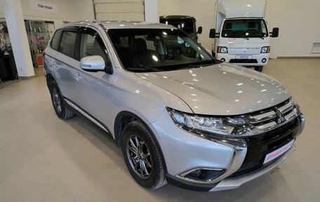 Mitsubishi Outlander III рестайлинг 3, 2017 год, 1 999 000 рублей, 3 фотография