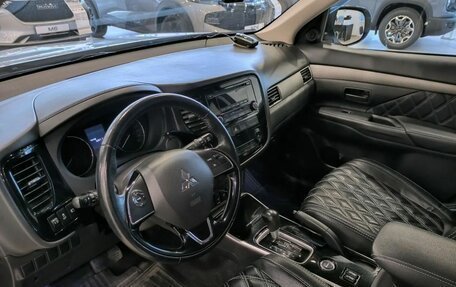 Mitsubishi Outlander III рестайлинг 3, 2017 год, 1 999 000 рублей, 6 фотография