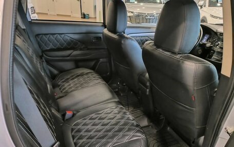 Mitsubishi Outlander III рестайлинг 3, 2017 год, 1 999 000 рублей, 8 фотография