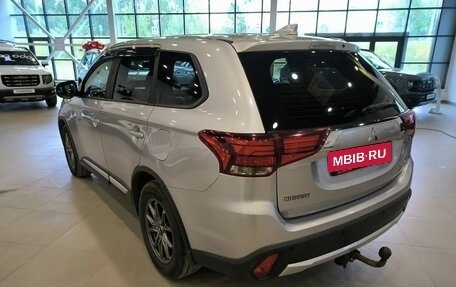 Mitsubishi Outlander III рестайлинг 3, 2017 год, 1 999 000 рублей, 4 фотография