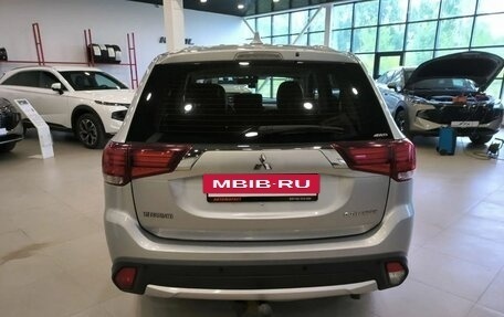 Mitsubishi Outlander III рестайлинг 3, 2017 год, 1 999 000 рублей, 5 фотография