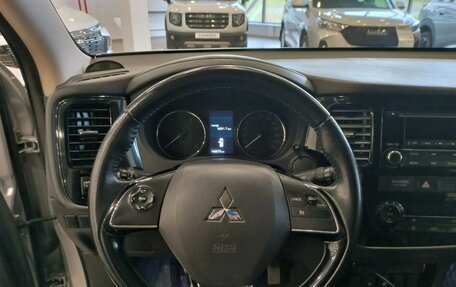 Mitsubishi Outlander III рестайлинг 3, 2017 год, 1 999 000 рублей, 9 фотография