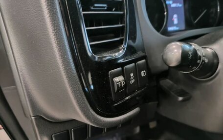 Mitsubishi Outlander III рестайлинг 3, 2017 год, 1 999 000 рублей, 12 фотография