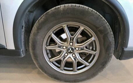 Mitsubishi Outlander III рестайлинг 3, 2017 год, 1 999 000 рублей, 16 фотография