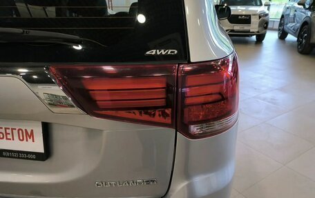 Mitsubishi Outlander III рестайлинг 3, 2017 год, 1 999 000 рублей, 19 фотография