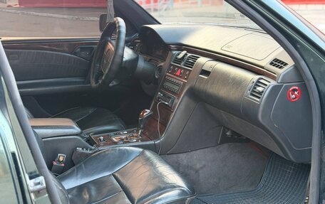 Mercedes-Benz E-Класс, 1997 год, 315 000 рублей, 6 фотография