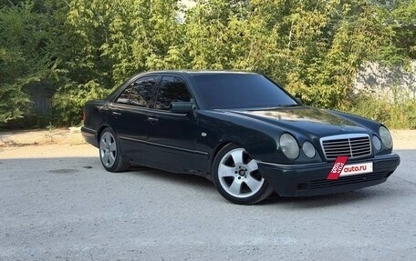 Mercedes-Benz E-Класс, 1997 год, 315 000 рублей, 2 фотография