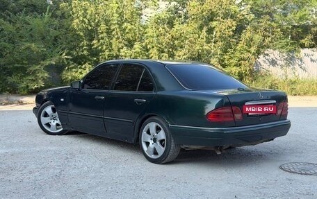 Mercedes-Benz E-Класс, 1997 год, 315 000 рублей, 4 фотография