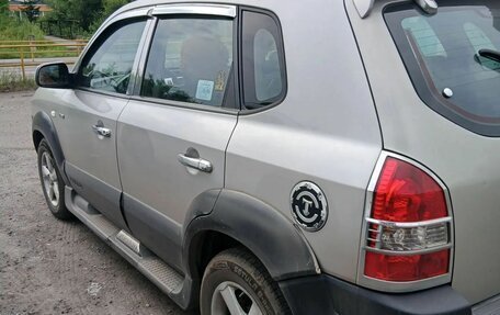 Hyundai Tucson III, 2005 год, 700 000 рублей, 2 фотография