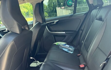 Volvo V60 Cross Country II, 2018 год, 2 450 000 рублей, 8 фотография