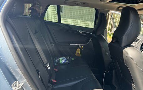 Volvo V60 Cross Country II, 2018 год, 2 450 000 рублей, 10 фотография