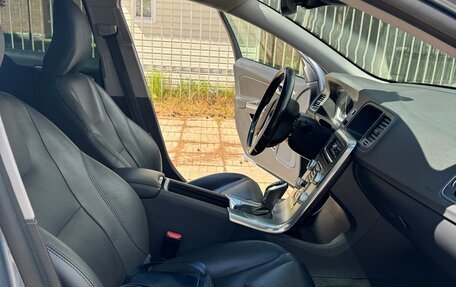 Volvo V60 Cross Country II, 2018 год, 2 450 000 рублей, 11 фотография