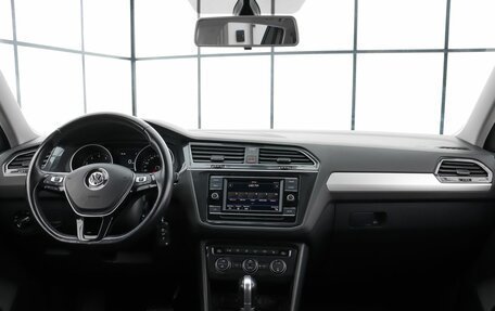 Volkswagen Tiguan II, 2018 год, 2 329 000 рублей, 10 фотография