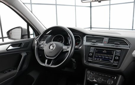 Volkswagen Tiguan II, 2018 год, 2 329 000 рублей, 7 фотография