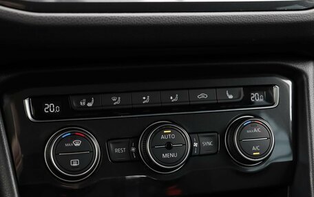 Volkswagen Tiguan II, 2018 год, 2 329 000 рублей, 15 фотография
