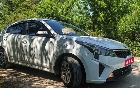 KIA Rio IV, 2021 год, 1 100 000 рублей, 1 фотография