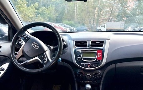 Hyundai Solaris II рестайлинг, 2011 год, 650 000 рублей, 12 фотография