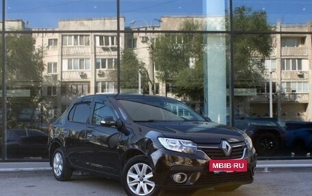 Renault Logan II, 2018 год, 950 000 рублей, 3 фотография