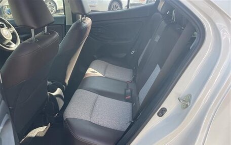 Toyota Yaris Cross, 2021 год, 1 340 300 рублей, 17 фотография