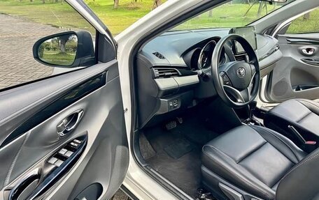 Toyota Yaris, 2022 год, 1 520 000 рублей, 15 фотография
