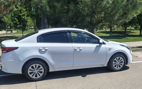 KIA Rio IV, 2021 год, 1 100 000 рублей, 10 фотография