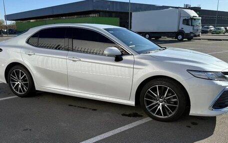 Toyota Camry, 2021 год, 2 800 000 рублей, 2 фотография