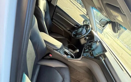 Toyota Camry, 2021 год, 2 800 000 рублей, 3 фотография