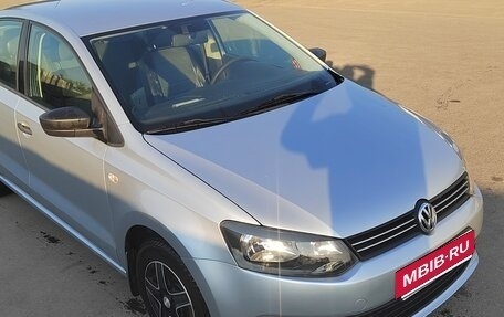 Volkswagen Polo VI (EU Market), 2011 год, 685 000 рублей, 2 фотография