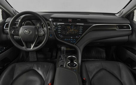 Toyota Camry, 2019 год, 2 500 000 рублей, 8 фотография