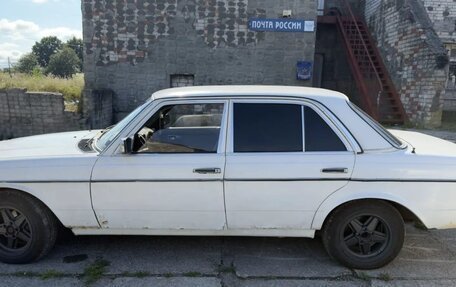 Mercedes-Benz W123, 1982 год, 350 000 рублей, 1 фотография
