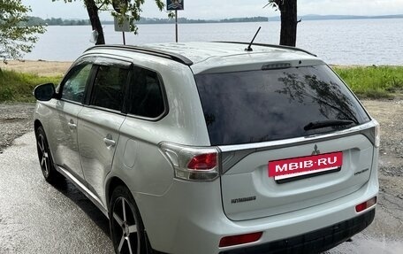 Mitsubishi Outlander III рестайлинг 3, 2014 год, 1 200 000 рублей, 4 фотография