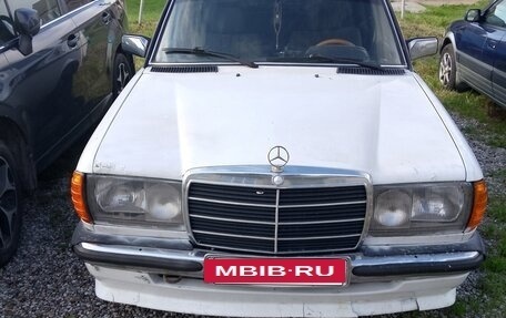 Mercedes-Benz W123, 1982 год, 350 000 рублей, 4 фотография