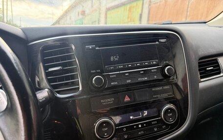 Mitsubishi Outlander III рестайлинг 3, 2014 год, 1 200 000 рублей, 13 фотография